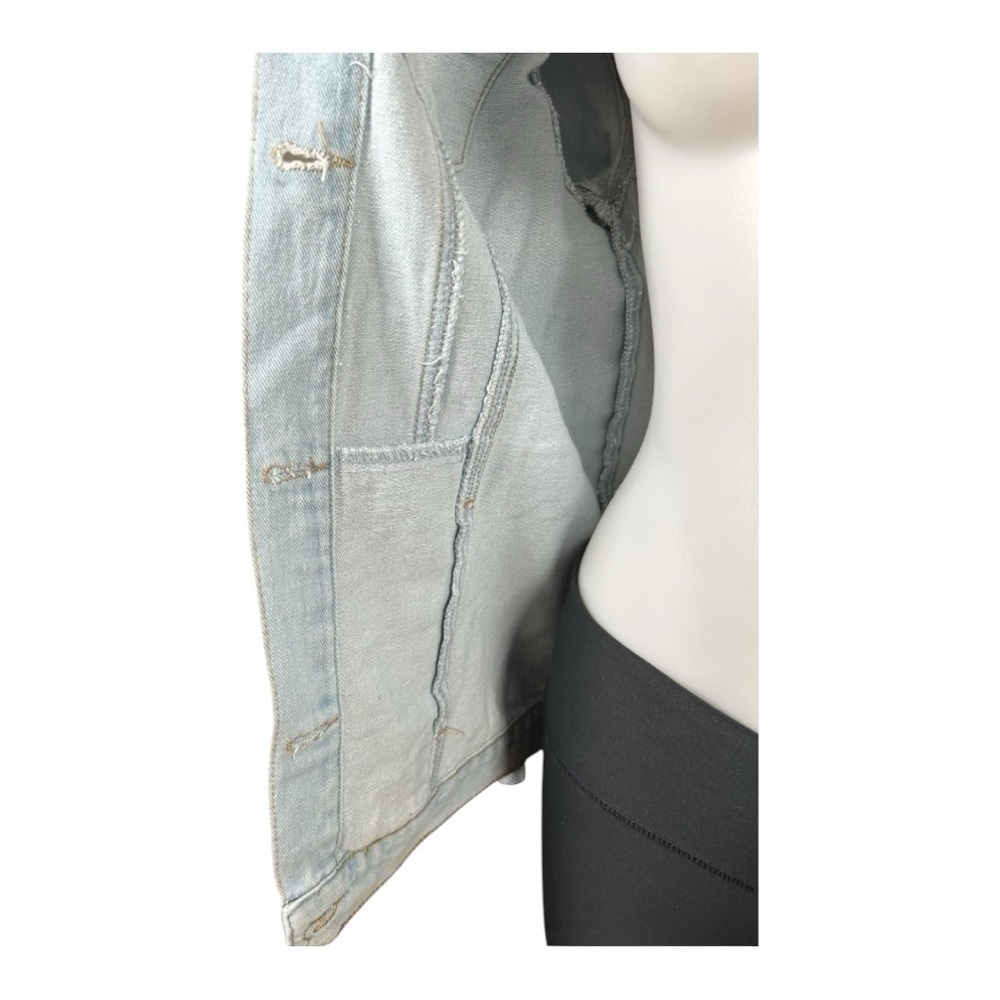 FASHION NOVA Distressed Light Blue Denim Jacket size XS oversized pre-loved - Picture 4 of 14